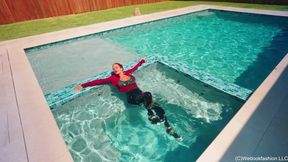 Mariela Goes for Sexy and Sporty Swim in Leggings