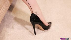 ”Ivy Demands You To Watch Her Rub Her Clit While You Wank”