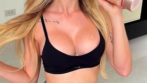 I'm in a good mood to take lot of sexy pictures, I love red, do you like this look??