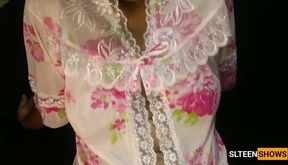 අංකල් වැඩ කොල්ලෝ..ඒයා එන්නෙ හෙට(next house milf aunty) - අංකල් වැඩ කොල්ලෝ..ඒයා එන්නෙ හෙට - Discover the Allure of the Next-Door Sri Lankan MILF