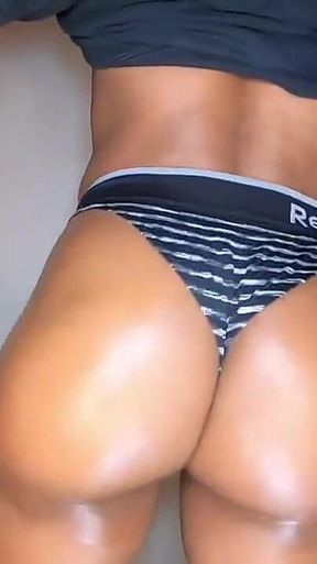 Oiling and Twerking My Bubble Booty