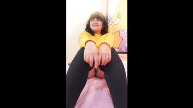 Baile Sexy de Lore Nishi Termina Desnuda Chupando un Rico Dildo