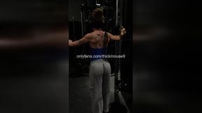 OMG! SHE LEAK HER PUSSY ON LIVE - YOU WON'T BELIEVE THIS!