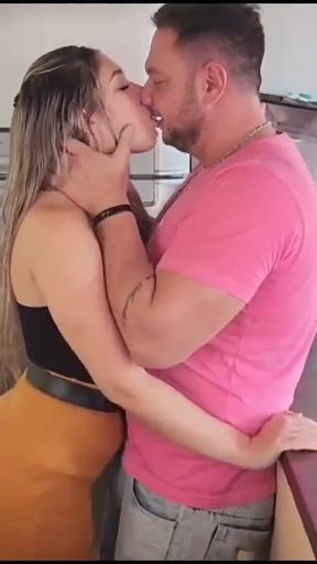 A Safada Da Elo Cardone Deu Para O Meu Marido Enquanto Eu Estava Na Academia