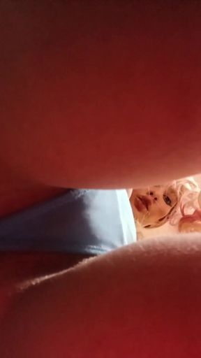 Elza Kom Sits Down with Her Ass on Your Face