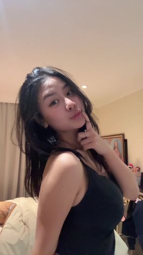 Busty babe showcases her big boobs