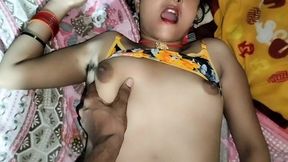 Bhabhi ki bedroom me cheekhen nikaal di