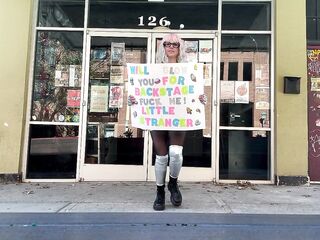 Suzy’s Waitng to blow her favorite band!! Full video on onlyfans!!