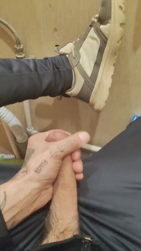 Gopnik Jerking off in the Toilet