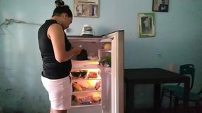 tengo muchos antojos pero no consigo nada en la nevera, mejor qu�tamelos tu