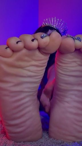 Piggy's Dream Goddess - Ebony Femdom Goddess Rosie Reed Pay Piggy Financial Domination, Body Worship and Tease for Atms