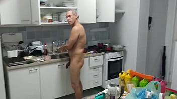 Ciro lavando a lou&ccedil_a