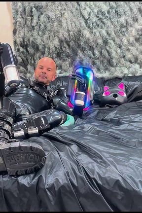 Full Black Rubber Vibes