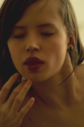 Skinny cutie Lynn twitches while rubbing her clit!