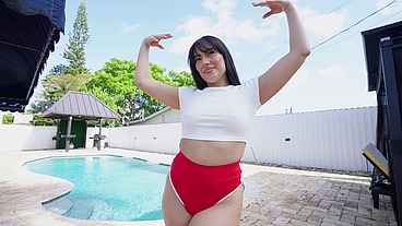 Lalie Fox Gets Fucked by a Foxxx