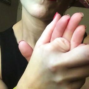 Red lipped MILF, ErickaAries, sucks her amputated finger nub