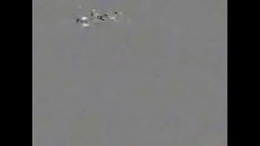 Autom&oacute_vil se coge a medio centro comercial con m&uacute_sica de Mario Kart Wii de fondo.