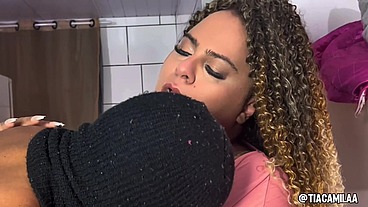 Fiz o passivo novinho de minha putinha - Tia Camila