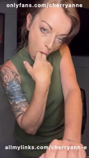 Kinky milf wants to know, what’s your kink?