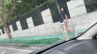 Stranger tar kontroll över min leksak offentligt