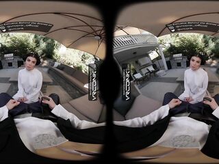 VR Conk: Curvy Brunette hair Princess Leia Rides a Jock To Creampie in Cosplay Parody - VR Porn