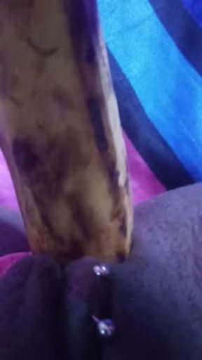 LONELY HORNY EBONY FEEDS HER PUSSY A HUGE BANANA 💦