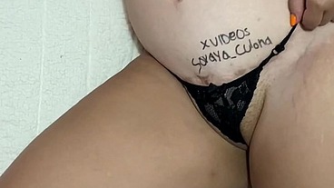 Madrastra Muestra su hermoso culo antes de recibir una buena verga
