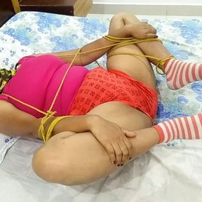 Desi indian college Ladki ko rassi se Bandhkar maza liya