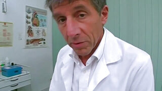 Muie, degete, sex în trei &#8211; Trio anal pentru o curvă MILF excitată de 18 ani