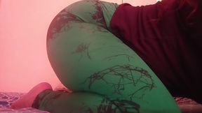 Hot Colombian girl riding her sex on camera
