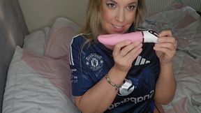 maisie lewis and her tongue licking toy