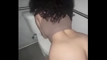 COMENDO O CUZINHO DA MINHA PRIMA GOSTOSA POV