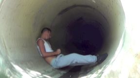 suce moi la bite u a personne qui nous regarde