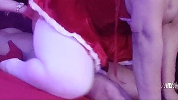 Trío con mi madrina y una prepago al final la prepago se traga mi semen (no intro)