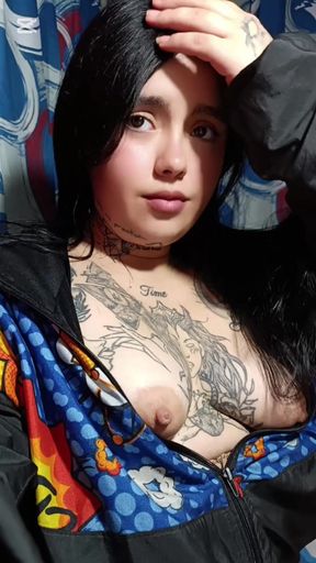 Andrea Valdiri masturbates