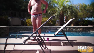 Gemuk berbulu stud Dale Savage dengan tatu mendapat pantatnya fucked mentah selepas hisap zakar panas