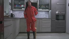 Miss Amira in doppelt AGU Regenanzug gefesselt und streng geknebelt normal