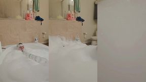 11624 solo bubble bathboy moment