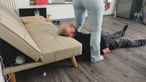 Big Jeans Booty Facesitting - No Escape