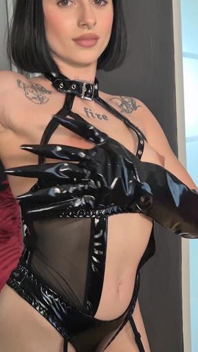Sarah in a Latex Bodysuit! How Do You Like My Pussy?