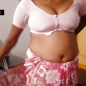 Desi Bhabi Showing Her Nacked Body