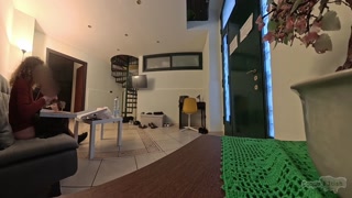 Sex and exhibitionism in San Cristoforo: between pizzas and packages, she shows herself naked to delivery drivers