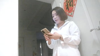 I was deceived by her photo, a middle-aged woman who charges a high fee  She's not worth the price