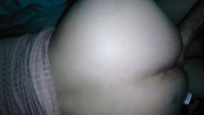 Se la meto de perrito con su vestido rosa mientras grabo con el celular