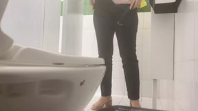 My stepmom records herself pissing in the bathroom for me to masturbate every night