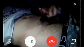 Felipe Cabrera, un verdadero amante de las c&aacute_maras de sexo, se levanta de la cama en una c&aacute_mara frente a un problema real en l&iacute_nea