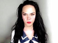 Nerdy amateur british teen babe masturbates