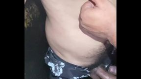 Grande urso hetero gozou na boca do boy desconhecido.