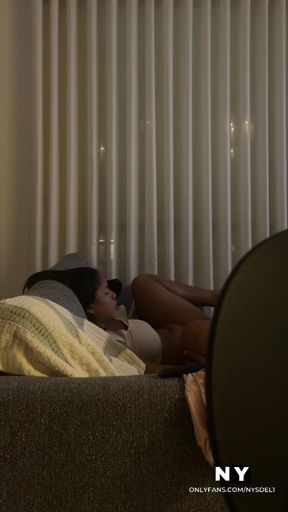 He sucks me and licks my pussy until I squirt -amateur couple- nysdel