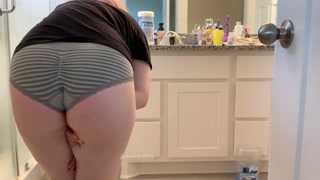 Edging With a Full Bladder Gets Wet